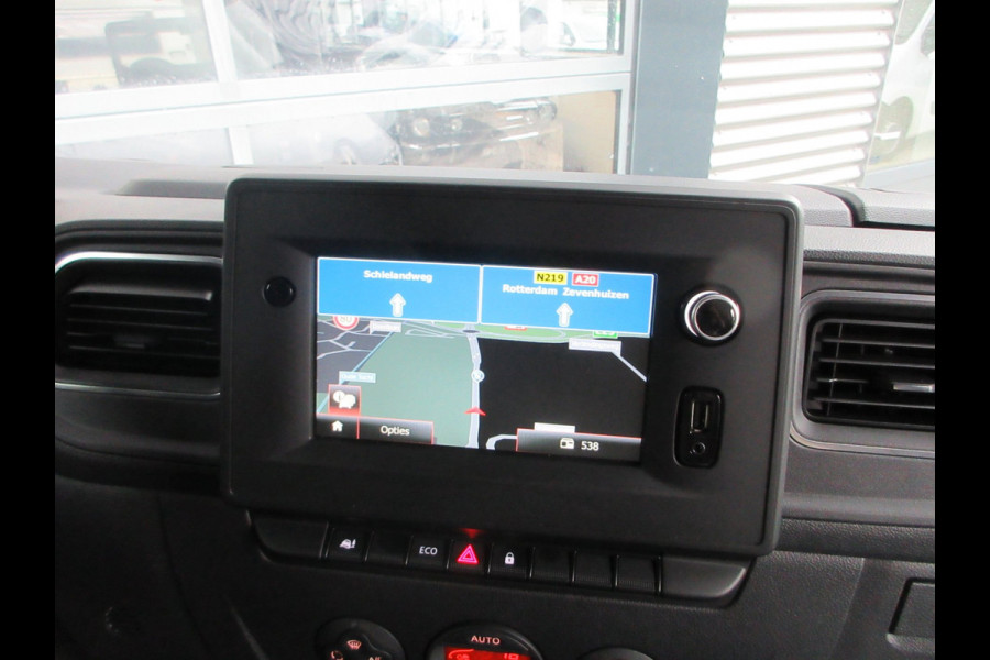 Renault Master T35 2.3 dCi 180pk, L2, Navi, Camera, LED, 2x Schuifdeur, Trekhaak, 3-Zits.