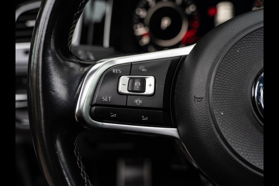 Volkswagen Golf 1.5 TSI 3xR-Line Pano/Camera/AppleCarPlay