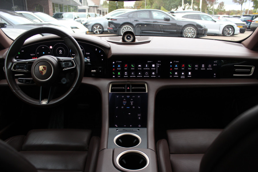 Porsche Taycan 4S Performance 84 kWh / SOH 90,9% / Panoramadak / 360Camera / Head-up / Achterasbesturing / Passenger Display / Luchtvering / 20'' / Keyless / Sportdesign+Chrono / Ventilatie+Massage / Bose / Dodehoek / DAB / Crui