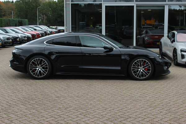 Porsche Taycan 4S Performance 84 kWh / SOH 90,9% / Panoramadak / 360Camera / Head-up / Achterasbesturing / Passenger Display / Luchtvering / 20'' / Keyless / Sportdesign+Chrono / Ventilatie+Massage / Bose / Dodehoek / DAB / Crui