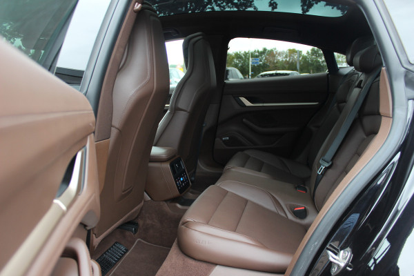 Porsche Taycan 4S Performance 84 kWh / SOH 90,9% / Panoramadak / 360Camera / Head-up / Achterasbesturing / Passenger Display / Luchtvering / 20'' / Keyless / Sportdesign+Chrono / Ventilatie+Massage / Bose / Dodehoek / DAB / Crui