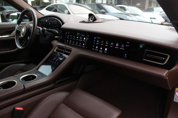 Porsche Taycan 4S Performance 84 kWh / SOH 90,9% / Panoramadak / 360Camera / Head-up / Achterasbesturing / Passenger Display / Luchtvering / 20'' / Keyless / Sportdesign+Chrono / Ventilatie+Massage / Bose / Dodehoek / DAB / Crui