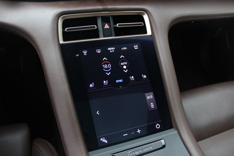 Porsche Taycan 4S Performance 84 kWh / SOH 90,9% / Panoramadak / 360Camera / Head-up / Achterasbesturing / Passenger Display / Luchtvering / 20'' / Keyless / Sportdesign+Chrono / Ventilatie+Massage / Bose / Dodehoek / DAB / Crui