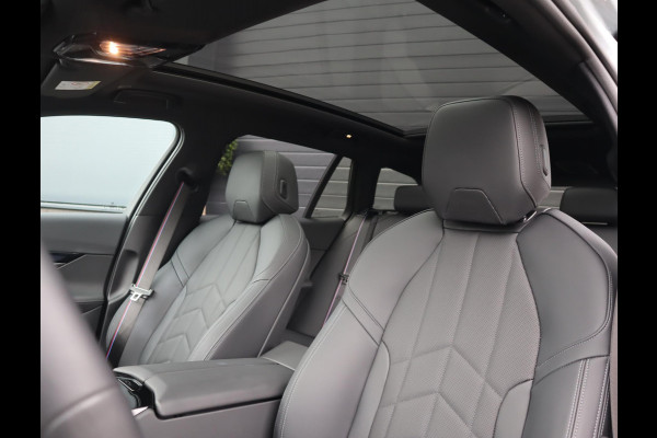 BMW 5 Serie Touring 520i | Pano | 360 Camera | HUD | Trekhaak | Bowers & Wilkins