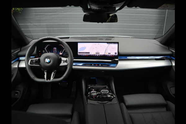 BMW 5 Serie Touring 520i | Pano | 360 Camera | HUD | Trekhaak | Bowers & Wilkins