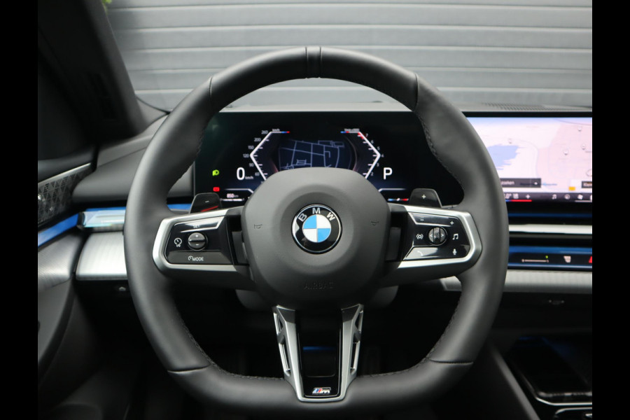 BMW 5 Serie Touring 520i | Pano | 360 Camera | HUD | Trekhaak | Bowers & Wilkins