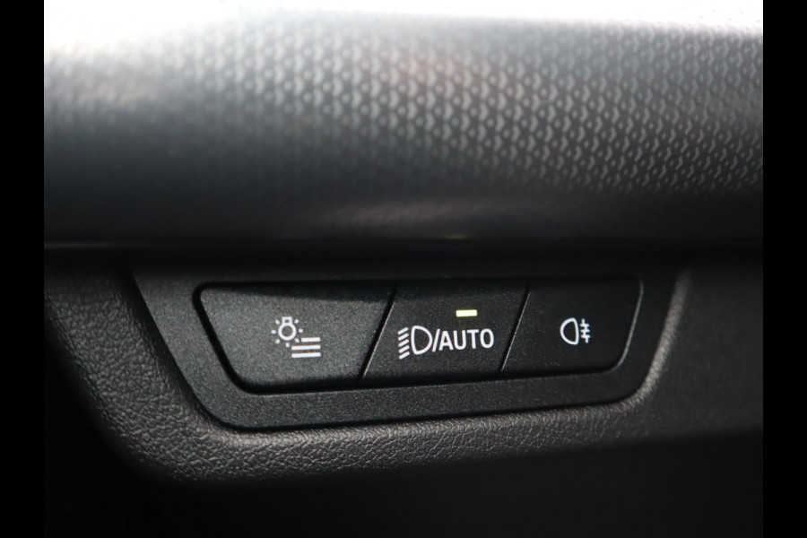 BMW X1 sDrive18i | Panorama | Camera | Trekhaak