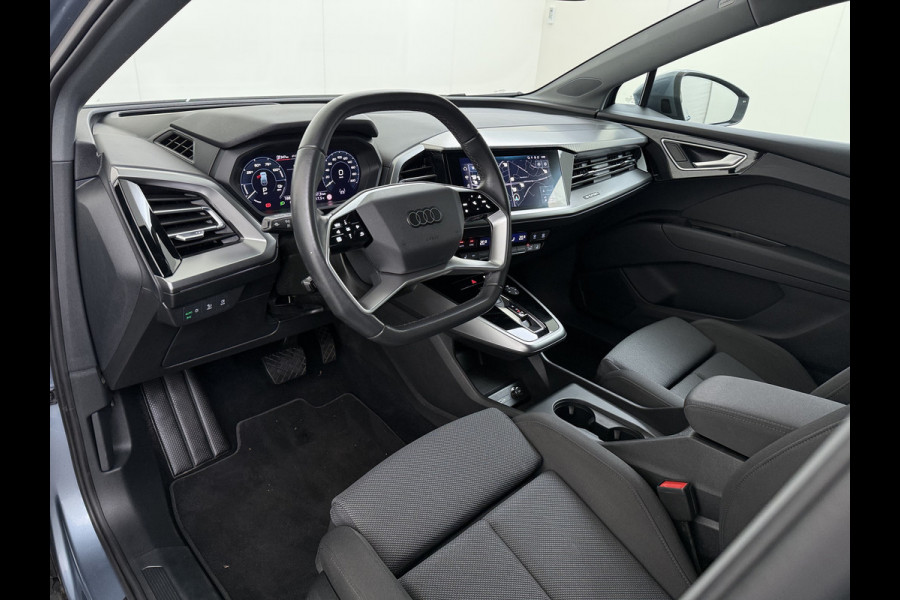 Audi Q4 e-tron SOH 92% 300PK Quattro Launch Edition Advanced Plus 82kWh Warmtepomp Adap.Cruise Trekhaak Head-Up Camera Elek.Stoelen+Memory +Ver Keyless advanced Apple Carplay/Android Auto Bluetooth Privacy Glas Lmv Matrix-Led Isofix 1.200KG Trekgewicht Origineel Nederlandse Auto