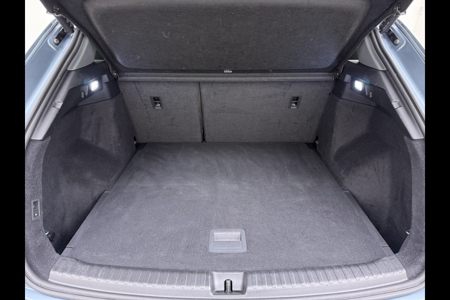 Audi Q4 e-tron SOH 92% 300PK Quattro Launch Edition Advanced Plus 82kWh Warmtepomp Adap.Cruise Trekhaak Head-Up Camera Elek.Stoelen+Memory +Ver Keyless advanced Apple Carplay/Android Auto Bluetooth Privacy Glas Lmv Matrix-Led Isofix 1.200KG Trekgewicht Origineel Nederlandse Auto
