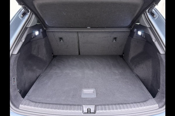 Audi Q4 e-tron SOH 92% 300PK Quattro Launch Edition Advanced Plus 82kWh Warmtepomp Adap.Cruise Trekhaak Head-Up Camera Elek.Stoelen+Memory +Ver Keyless advanced Apple Carplay/Android Auto Bluetooth Privacy Glas Lmv Matrix-Led Isofix 1.200KG Trekgewicht Origineel Nederlandse Auto