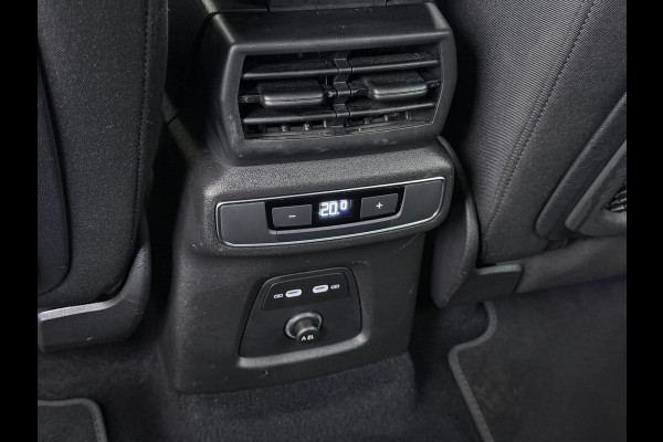 Audi Q4 e-tron SOH 92% 300PK Quattro Launch Edition Advanced Plus 82kWh Warmtepomp Adap.Cruise Trekhaak Head-Up Camera Elek.Stoelen+Memory +Ver Keyless advanced Apple Carplay/Android Auto Bluetooth Privacy Glas Lmv Matrix-Led Isofix 1.200KG Trekgewicht Origineel Nederlandse Auto