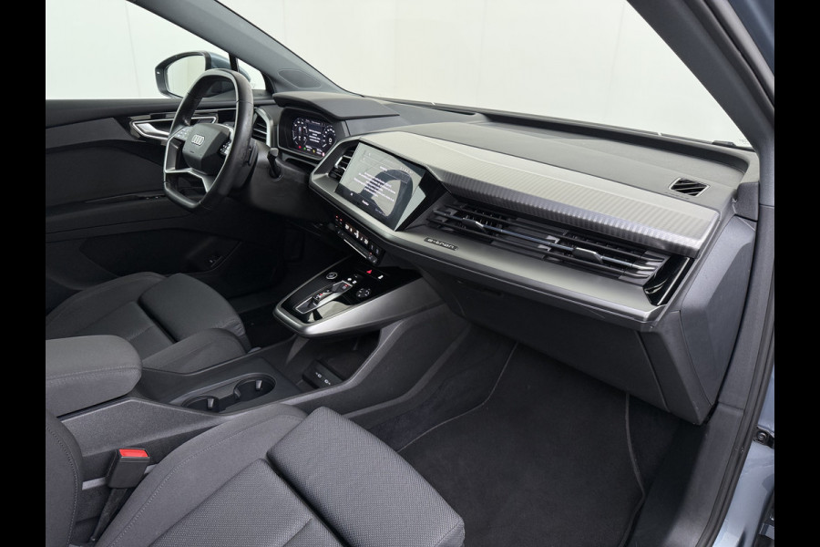 Audi Q4 e-tron SOH 92% 300PK Quattro Launch Edition Advanced Plus 82kWh Warmtepomp Adap.Cruise Trekhaak Head-Up Camera Elek.Stoelen+Memory +Ver Keyless advanced Apple Carplay/Android Auto Bluetooth Privacy Glas Lmv Matrix-Led Isofix 1.200KG Trekgewicht Origineel Nederlandse Auto