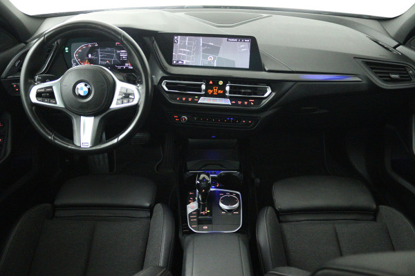 BMW 1-serie 118i Executive Edition (PANORAMADAK, STOELVERWARMING, TREKHAAK AFNEEMBAAR, CAMERA)