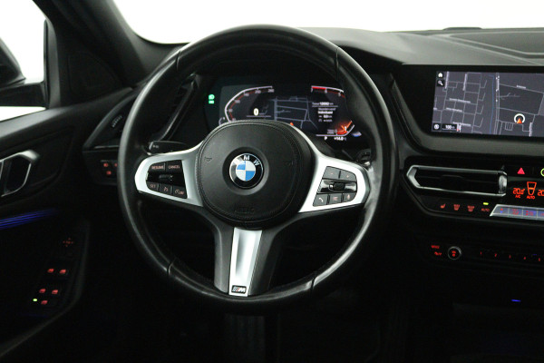 BMW 1-serie 118i Executive Edition (PANORAMADAK, STOELVERWARMING, TREKHAAK AFNEEMBAAR, CAMERA)