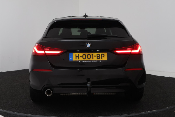 BMW 1-serie 118i Executive Edition (PANORAMADAK, STOELVERWARMING, TREKHAAK AFNEEMBAAR, CAMERA)