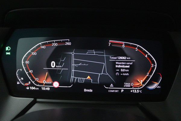 BMW 1-serie 118i Executive Edition (PANORAMADAK, STOELVERWARMING, TREKHAAK AFNEEMBAAR, CAMERA)