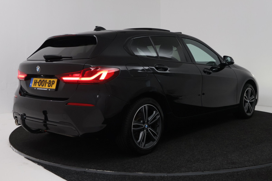 BMW 1-serie 118i Executive Edition (PANORAMADAK, STOELVERWARMING, TREKHAAK AFNEEMBAAR, CAMERA)