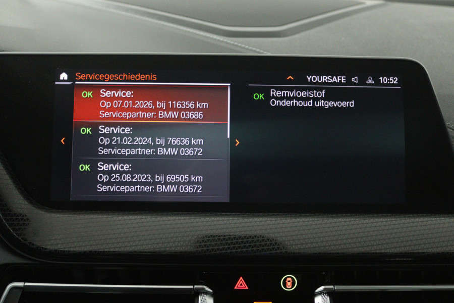 BMW 1-serie 118i Executive Edition (PANORAMADAK, STOELVERWARMING, TREKHAAK AFNEEMBAAR, CAMERA)