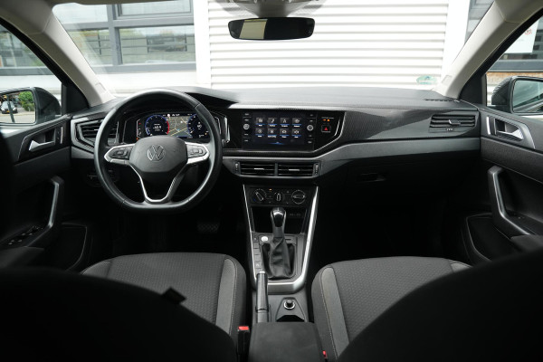 Volkswagen Polo 1.0 TSI Life Business Apple carplay Getint glas Airco Emergency braking DAB+ File assistent Navi