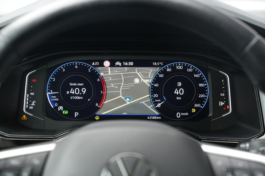 Volkswagen Polo 1.0 TSI Life Business Apple carplay Getint glas Airco Emergency braking DAB+ File assistent Navi
