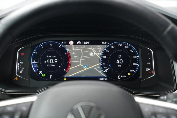 Volkswagen Polo 1.0 TSI Life Business Apple carplay Getint glas Airco Emergency braking DAB+ File assistent Navi