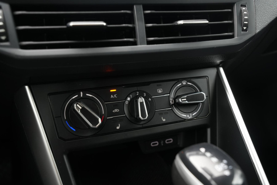 Volkswagen Polo 1.0 TSI Life Business Apple carplay Getint glas Airco Emergency braking DAB+ File assistent Navi