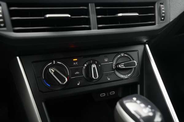 Volkswagen Polo 1.0 TSI Life Business Apple carplay Getint glas Airco Emergency braking DAB+ File assistent Navi