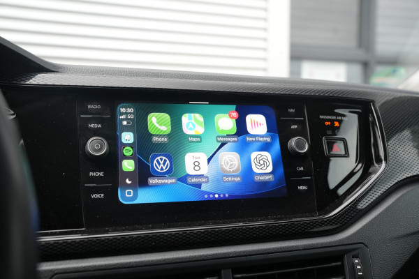 Volkswagen Polo 1.0 TSI Life Business Apple carplay Getint glas Airco Emergency braking DAB+ File assistent Navi