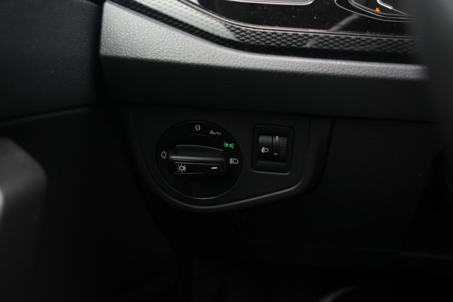 Volkswagen Polo 1.0 TSI Life Business Apple carplay Getint glas Airco Emergency braking DAB+ File assistent Navi