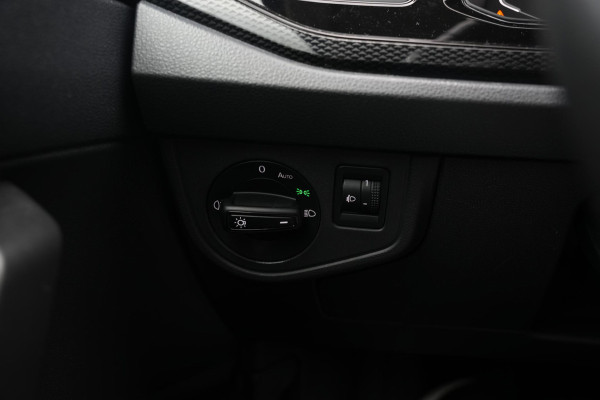 Volkswagen Polo 1.0 TSI Life Business Apple carplay Getint glas Airco Emergency braking DAB+ File assistent Navi