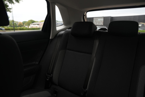Volkswagen Polo 1.0 TSI Life Business Apple carplay Getint glas Airco Emergency braking DAB+ File assistent Navi