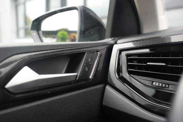 Volkswagen Polo 1.0 TSI Life Business Apple carplay Getint glas Airco Emergency braking DAB+ File assistent Navi