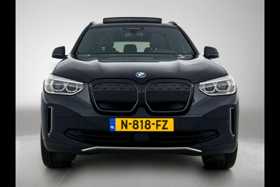 BMW iX3 Executive 80 kWh SOH 98% / Shadow Line / Panoramadak / Leder / Stoelverwarming / Pdc.+Camera / Navigatie / Apk 10-2027