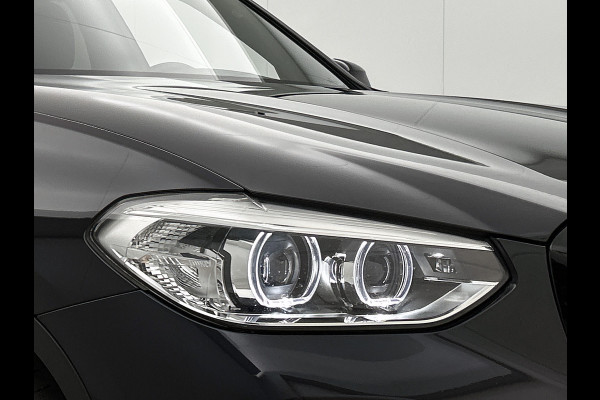 BMW iX3 Executive 80 kWh SOH 98% / Shadow Line / Panoramadak / Leder / Stoelverwarming / Pdc.+Camera / Navigatie / Apk 10-2027
