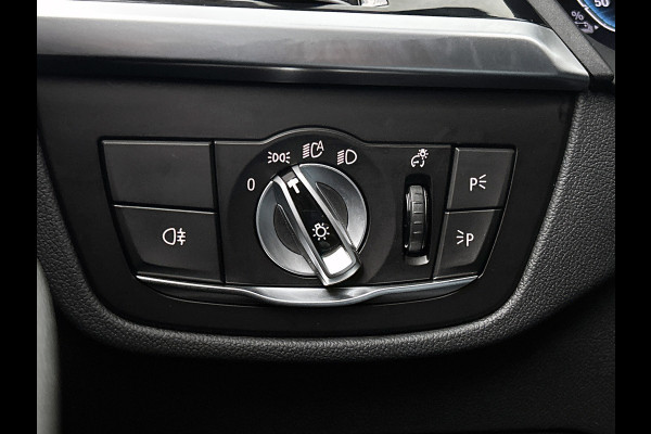 BMW iX3 Executive 80 kWh SOH 98% / Shadow Line / Panoramadak / Leder / Stoelverwarming / Pdc.+Camera / Navigatie / Apk 10-2027