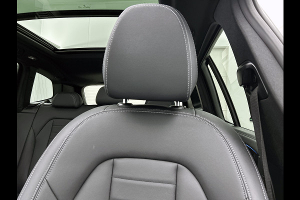 BMW iX3 Executive 80 kWh SOH 98% / Shadow Line / Panoramadak / Leder / Stoelverwarming / Pdc.+Camera / Navigatie / Apk 10-2027