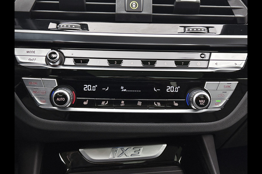 BMW iX3 Executive 80 kWh SOH 98% / Shadow Line / Panoramadak / Leder / Stoelverwarming / Pdc.+Camera / Navigatie / Apk 10-2027