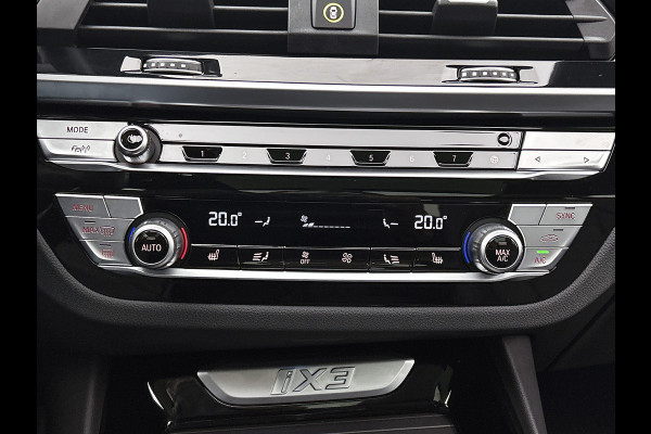 BMW iX3 Executive 80 kWh SOH 98% / Shadow Line / Panoramadak / Leder / Stoelverwarming / Pdc.+Camera / Navigatie / Apk 10-2027