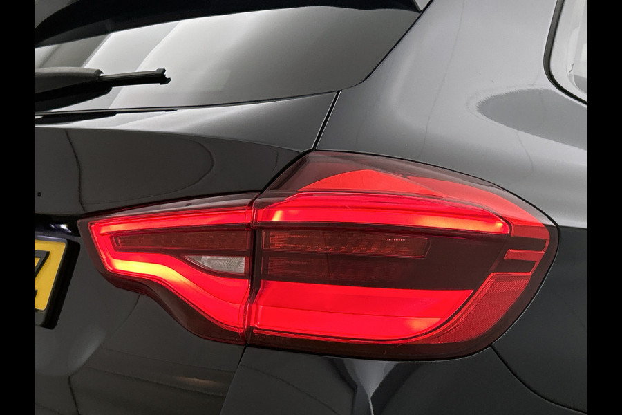 BMW iX3 Executive 80 kWh SOH 98% / Shadow Line / Panoramadak / Leder / Stoelverwarming / Pdc.+Camera / Navigatie / Apk 10-2027