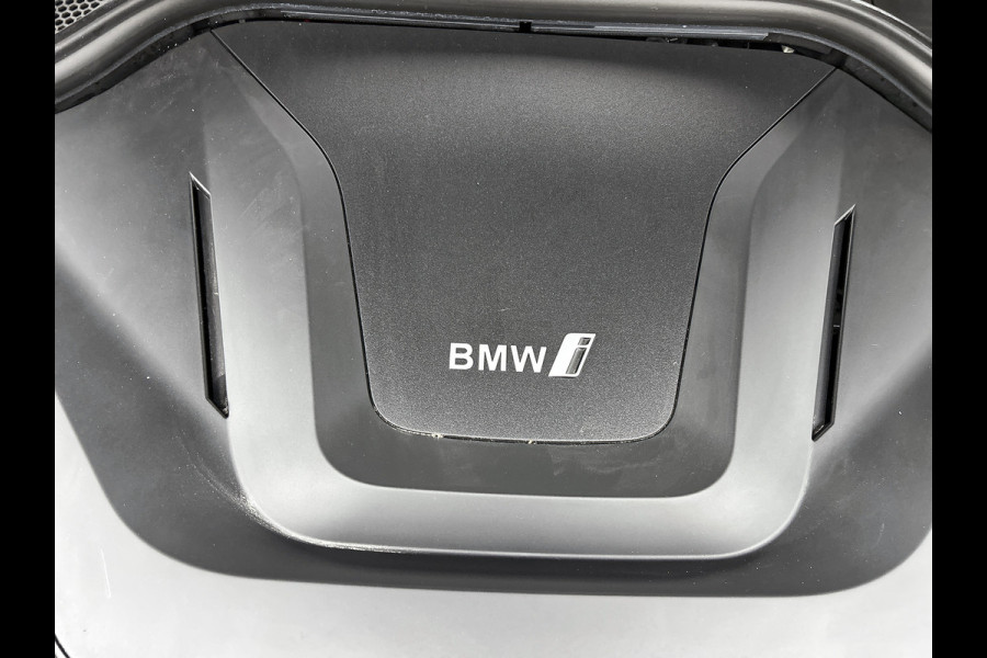 BMW iX3 Executive 80 kWh SOH 98% / Shadow Line / Panoramadak / Leder / Stoelverwarming / Pdc.+Camera / Navigatie / Apk 10-2027
