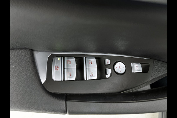 BMW iX3 Executive 80 kWh SOH 98% / Shadow Line / Panoramadak / Leder / Stoelverwarming / Pdc.+Camera / Navigatie / Apk 10-2027