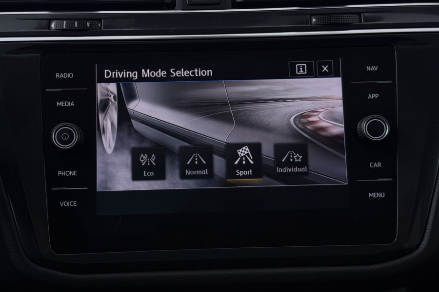 Volkswagen Tiguan Allspace 1.5 TSI Highline Business R-Line (PANORAMADAK, DYNAUDIO, DIGITALE COCKPIT, MEMORY SEATS, CAMERA)