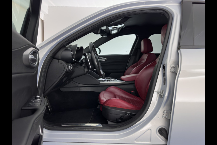 Alfa Romeo Giulia 2.0T Sprint (INCL-BTW)  Aut. *LEATHER | XENON | MEMORY-PACK | HEATED-VELOCE-SPORTSEATS | CAMERA | NAVI-FULLMAP | DAB+ | SHIFTPADDLES | PRIVACY-GLASS | BLINDSPOT | KEYLESS | 19"ALU*