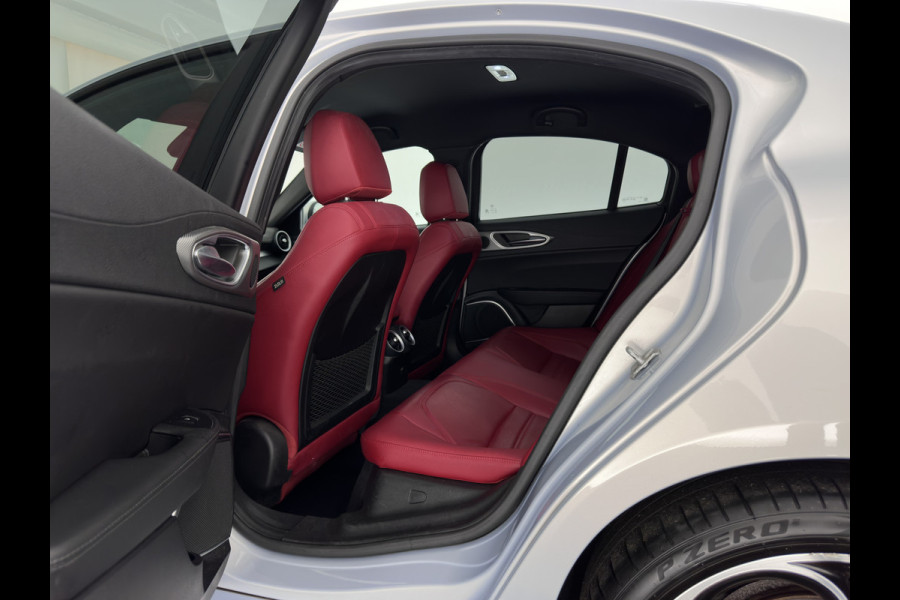 Alfa Romeo Giulia 2.0T Sprint (INCL-BTW)  Aut. *LEATHER | XENON | MEMORY-PACK | HEATED-VELOCE-SPORTSEATS | CAMERA | NAVI-FULLMAP | DAB+ | SHIFTPADDLES | PRIVACY-GLASS | BLINDSPOT | KEYLESS | 19"ALU*