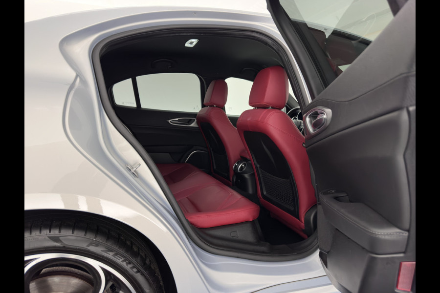 Alfa Romeo Giulia 2.0T Sprint (INCL-BTW)  Aut. *LEATHER | XENON | MEMORY-PACK | HEATED-VELOCE-SPORTSEATS | CAMERA | NAVI-FULLMAP | DAB+ | SHIFTPADDLES | PRIVACY-GLASS | BLINDSPOT | KEYLESS | 19"ALU*