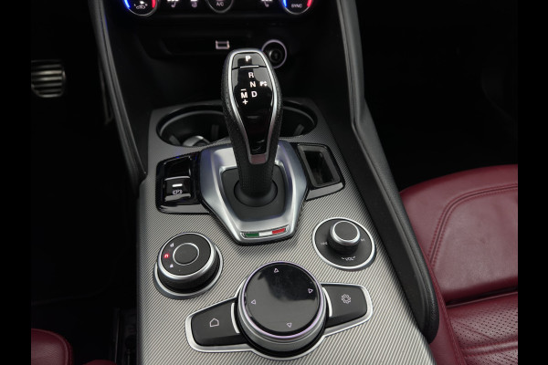 Alfa Romeo Giulia 2.0T Sprint (INCL-BTW)  Aut. *LEATHER | XENON | MEMORY-PACK | HEATED-VELOCE-SPORTSEATS | CAMERA | NAVI-FULLMAP | DAB+ | SHIFTPADDLES | PRIVACY-GLASS | BLINDSPOT | KEYLESS | 19"ALU*