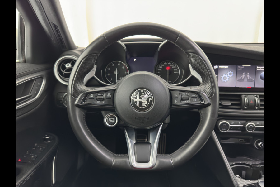 Alfa Romeo Giulia 2.0T Sprint (INCL-BTW)  Aut. *LEATHER | XENON | MEMORY-PACK | HEATED-VELOCE-SPORTSEATS | CAMERA | NAVI-FULLMAP | DAB+ | SHIFTPADDLES | PRIVACY-GLASS | BLINDSPOT | KEYLESS | 19"ALU*