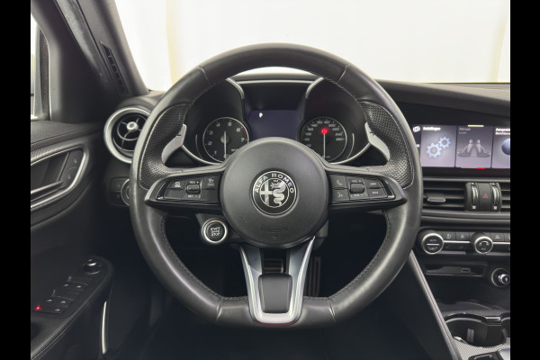 Alfa Romeo Giulia 2.0T Sprint (INCL-BTW)  Aut. *LEATHER | XENON | MEMORY-PACK | HEATED-VELOCE-SPORTSEATS | CAMERA | NAVI-FULLMAP | DAB+ | SHIFTPADDLES | PRIVACY-GLASS | BLINDSPOT | KEYLESS | 19"ALU*