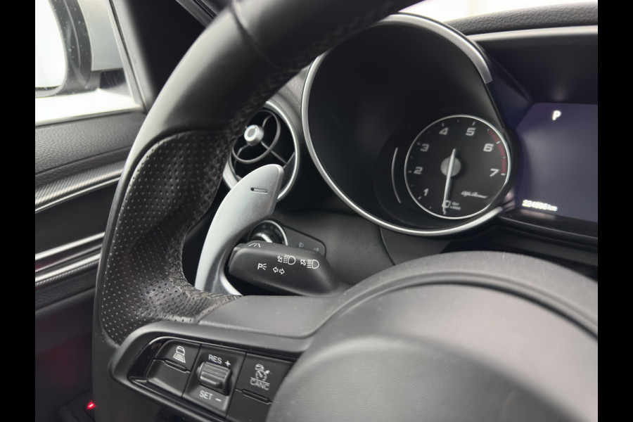 Alfa Romeo Giulia 2.0T Sprint (INCL-BTW)  Aut. *LEATHER | XENON | MEMORY-PACK | HEATED-VELOCE-SPORTSEATS | CAMERA | NAVI-FULLMAP | DAB+ | SHIFTPADDLES | PRIVACY-GLASS | BLINDSPOT | KEYLESS | 19"ALU*