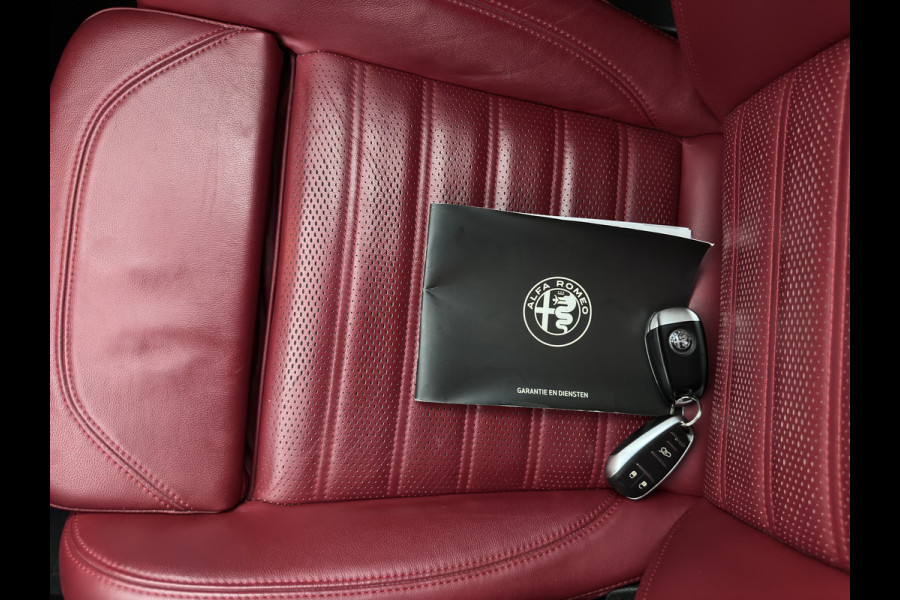 Alfa Romeo Giulia 2.0T Sprint (INCL-BTW)  Aut. *LEATHER | XENON | MEMORY-PACK | HEATED-VELOCE-SPORTSEATS | CAMERA | NAVI-FULLMAP | DAB+ | SHIFTPADDLES | PRIVACY-GLASS | BLINDSPOT | KEYLESS | 19"ALU*